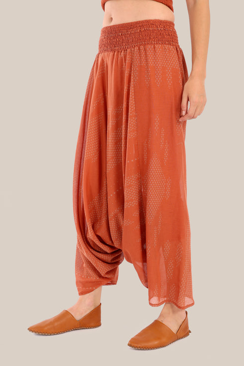 Harem pants with elastic waistline